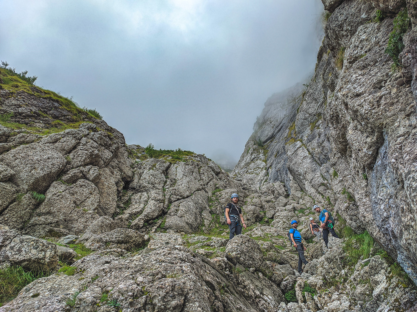 valea costilei carpatism bucegi